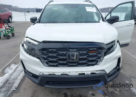 2022 Honda Passport Awd Trailsport z USA, uszkodzony, nr VIN 5FNYF8H69NB010432